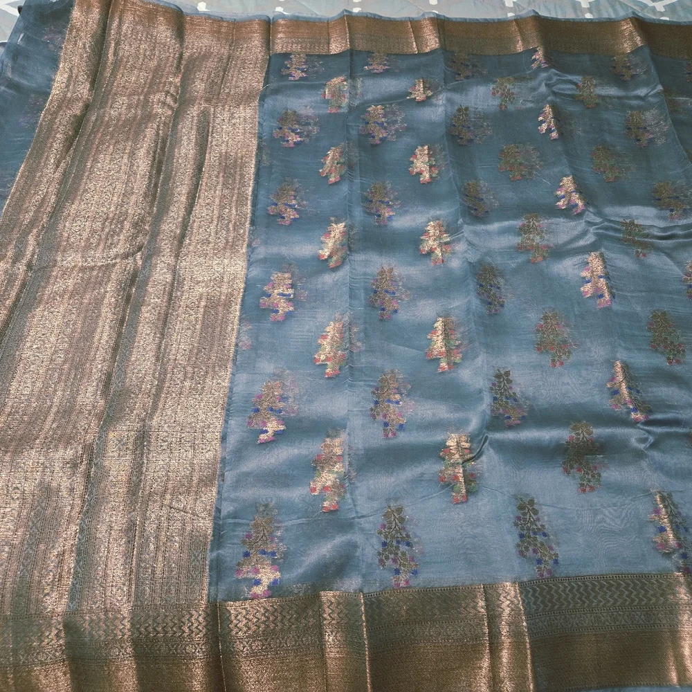 Beautiful Slate Grey Pure Organza Silk Sari with Matching Brocade Blouse Piece - Picture 7 of 13